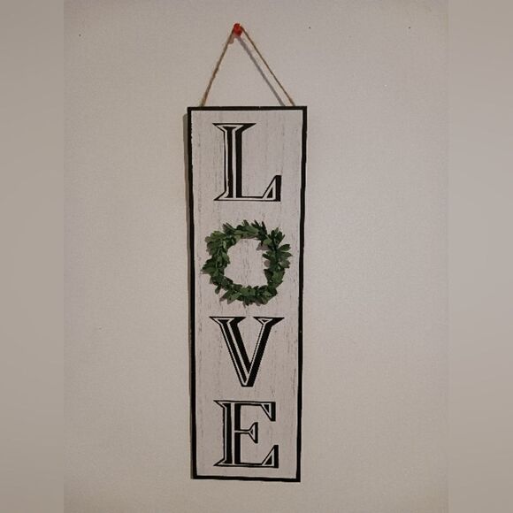 Brand New Rustic Farmhouse Wooden Vertical LOVE Hanging Decorative Sign - Picture 1 of 2